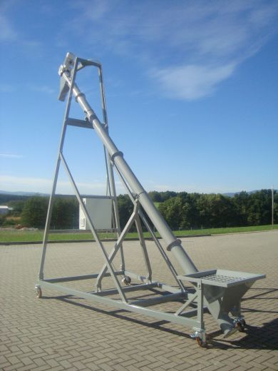 ABS, PE, PP, PA, Pet fólie, PVC granuláty, polystyrén, dopravník, prášek plastový,granulát, plast, plasty,spirálový dopravník, šnekový dopravník, pásový dopravník, šnekové dopravníky, šnek, spirála, Stanislav Rataj, Rataj a.s., big-bag stanice, big-bag, vážení materiálu, váha, big-bag stanice plnící, big-bag stanice vyprazdňovací