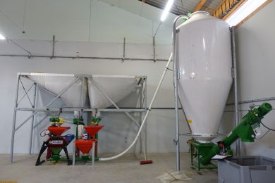 biomasa, brambory, krmivo pro lososy na mořských farmách krmné směsi, kukuřice luštěniny, mák, masokostní moučka, obiloviny ovoce, řepka, sláma, soja, šroty travní semeno zelenina, zelí, zemědělství, Stanislav Rataj, Rataj a.s., dopravník, šnekový dopravník, spirála šnek
